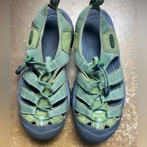 KEEN women’s Newport Sandals - green - size 7